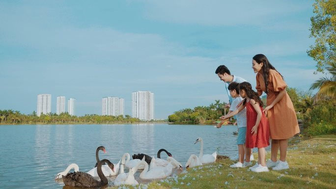 Tại Ecopark, con người và thiên nhiên chan hòa, gần gũi, giúp nâng tầm cuộc sống